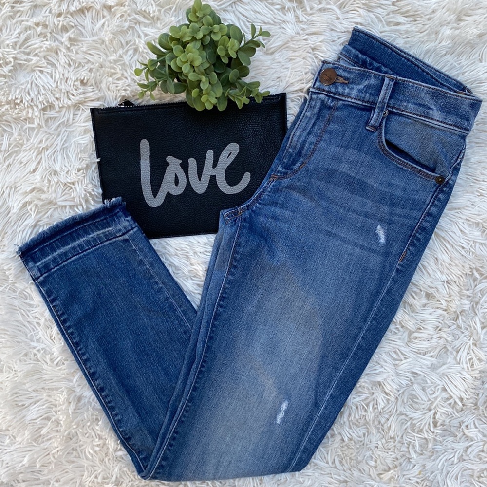 Loft Cropped Distressed Skinny Jeans 💗 Medium Wash